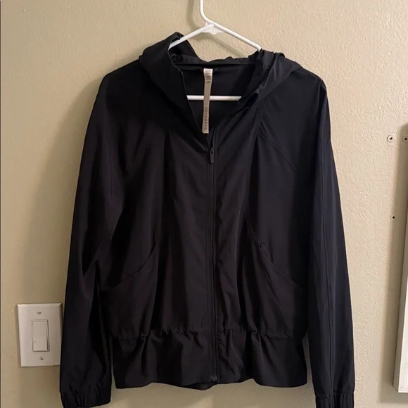 Women's Black lululemon Hooded Jacket - Picture 3 of 6